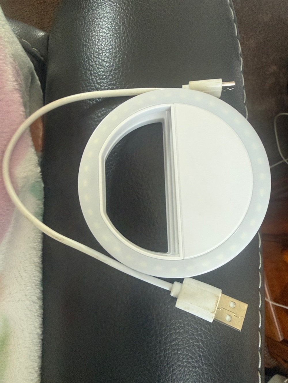 Clip-On LED Ring Light - White rechargeable